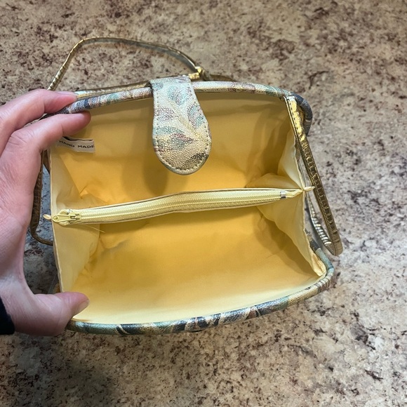 Vintage crossbody flower clutch handbag - Picture 6 of 8